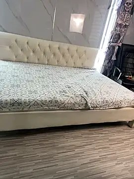 Snapshot of Yvonny27 chatting on November 12, 2025, 11:47 am Yvonny27 online show from November 12, 2025, 11:47 am