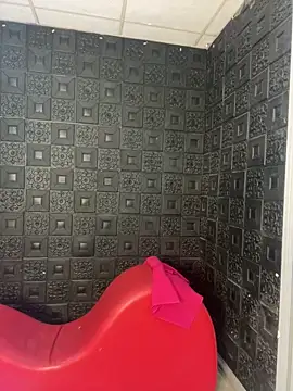 Snapshot of Yvonny27 chatting on November 15, 2025, 1:48 pm Yvonny27 online show from November 15, 2025, 1:48 pm