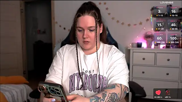 Snapshot of SummerTina chatting on February 24, 2025, 3:31 pm SummerTina online show from February 24, 2025, 3:31 pm