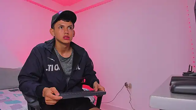 Snapshot of Axel_Cody_ chatting on October 28, 2025, 11:31 am Axel Cody online show from October 28, 2025, 11:31 am