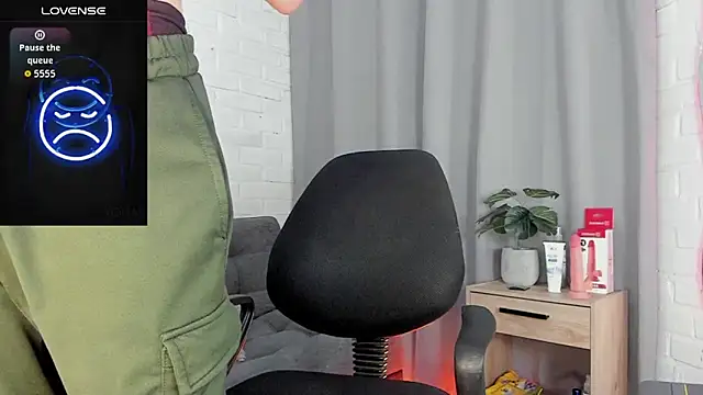 Snapshot of MATEO_HUNTER chatting on December 18, 2025, 5:45 am MATEO HUNTER online show from December 18, 2025, 5:45 am