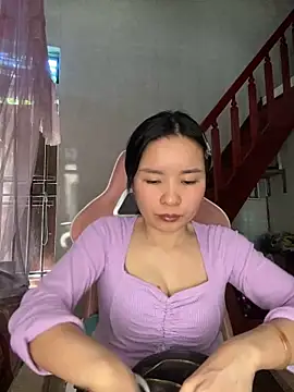 Snapshot of Listen-ly chatting on November 30, 2025, 4:13 am Listen-ly online show from November 30, 2025, 4:13 am