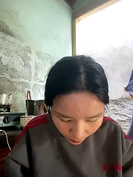 Snapshot of Listen-ly chatting on December 15, 2025, 6:08 am Listen-ly online show from December 15, 2025, 6:08 am