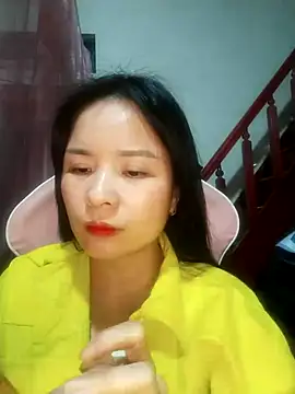 Snapshot of Listen-ly chatting on November 5, 2025, 3:26 pm Listen-ly online show from November 5, 2025, 3:26 pm