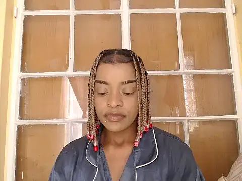 fifiqueen25 online show from November 12, 2025, 1:37 pm