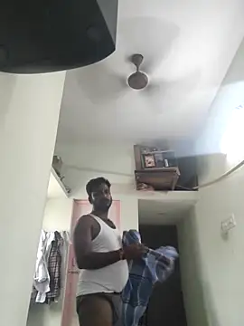 Snapshot of Vickyins480000 chatting on November 5, 2025, 8:39 am Vickyins480000 online show from November 5, 2025, 8:39 am