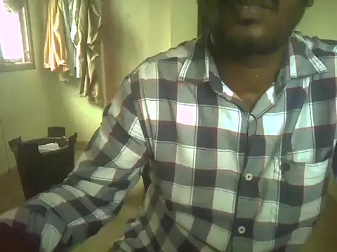 Snapshot of Vickyins480000 chatting on October 28, 2025, 8:35 am Vickyins480000 online show from October 28, 2025, 8:35 am