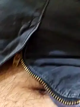 Snapshot of svk_05 chatting on November 20, 2025, 5:57 pm svk 05 online show from November 20, 2025, 5:57 pm