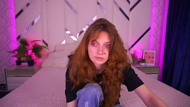 Snapshot of CuteeFoxy chatting on November 11, 2025, 2:45 pm CuteeFoxy online show from November 11, 2025, 2:45 pm