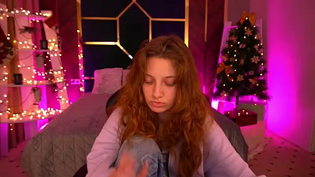 CuteeFoxy online show from December 22, 2025, 2:28 pm