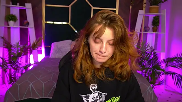 Snapshot of CuteeFoxy chatting on November 14, 2025, 2:21 pm CuteeFoxy online show from November 14, 2025, 2:21 pm