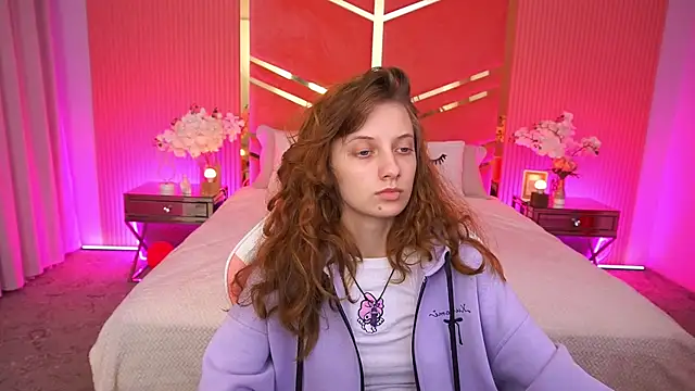 Snapshot of CuteeFoxy chatting on December 17, 2025, 1:49 pm CuteeFoxy online show from December 17, 2025, 1:49 pm