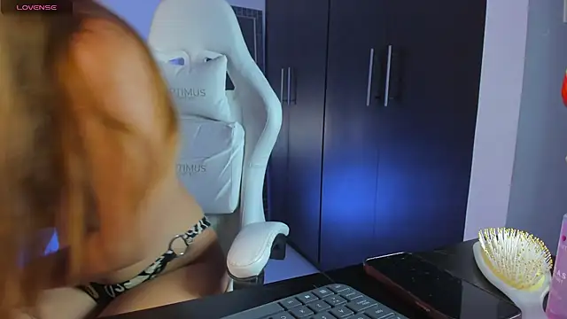 kittyrush  online show from April 21, 2026, 1:42 am