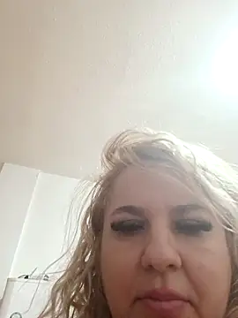 Snapshot of BelleInna chatting on October 28, 2025, 9:14 pm BelleInna online show from October 28, 2025, 9:14 pm