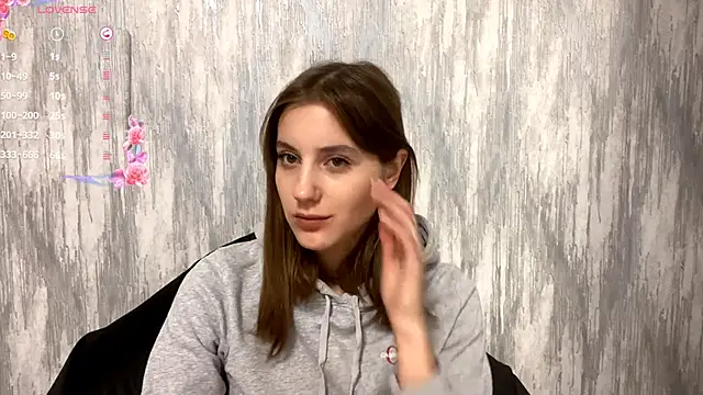 Snapshot of SuzyOlmos chatting on December 2, 2025, 7:10 am SuzyOlmos online show from December 2, 2025, 7:10 am