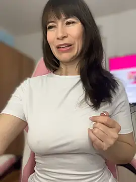 AlanaRius18 online show from April 20, 2026, 7:44 am