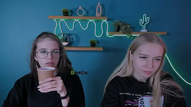 Snapshot of lulu_fly_ chatting on October 24, 2025, 8:35 am lulu fly online show from October 24, 2025, 8:35 am