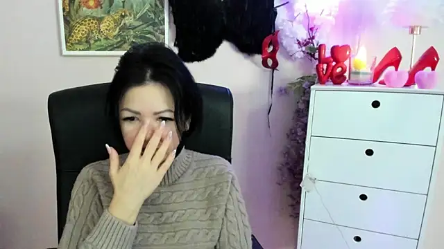 Mollybloom40 online show from March 9, 2026, 7:34 am