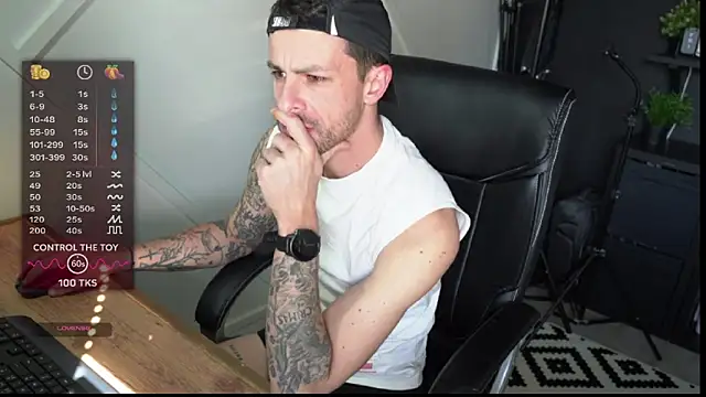 Snapshot of monsieurguitsxxx chatting on March 4, 2026, 1:30 pm monsieurguitsxxx online show from March 4, 2026, 1:30 pm