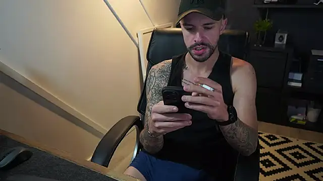 monsieurguitsxxx online show from November 17, 2025, 10:52 am