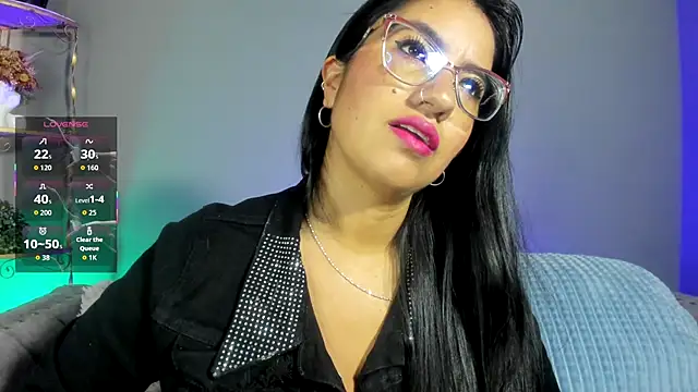 charlhot  online show from November 8, 2025, 12:42 pm