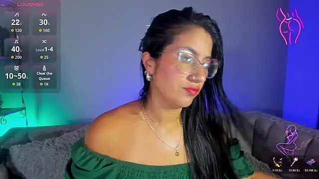 charlhot  online show from November 18, 2025, 12:41 pm