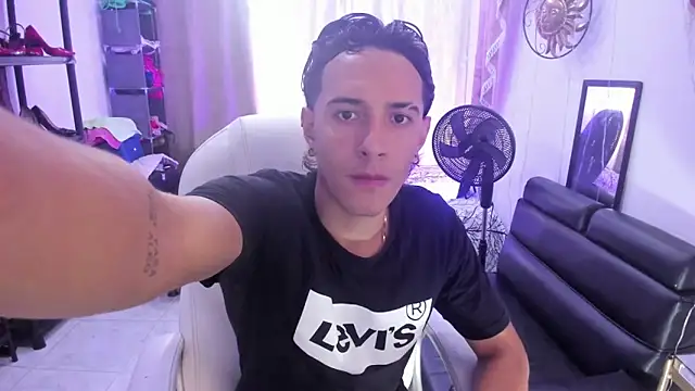 Hayden Boy  online show from December 5, 2025, 7:23 pm