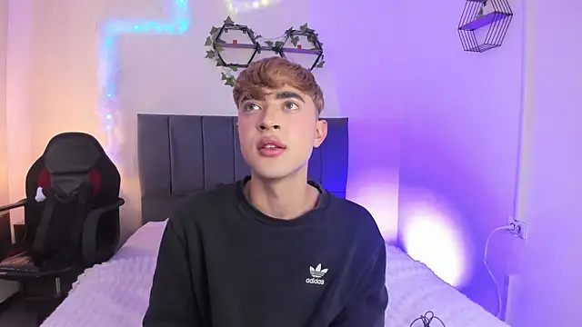 JustinCastiblanco online show from November 26, 2025, 11:32 am