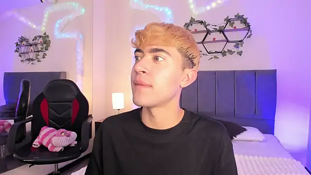 JustinCastiblanco online show from October 20, 2025, 11:33 am