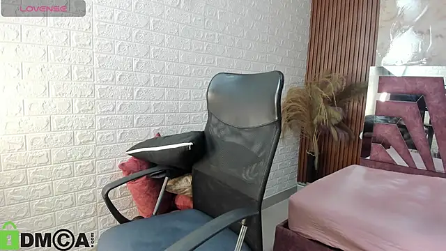 Snapshot of Amara__Hank chatting on October 26, 2025, 1:11 pm Amara Hank online show from October 26, 2025, 1:11 pm