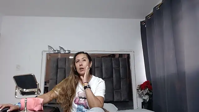 Salmma Milf online show from May 19, 2026, 11:50 am