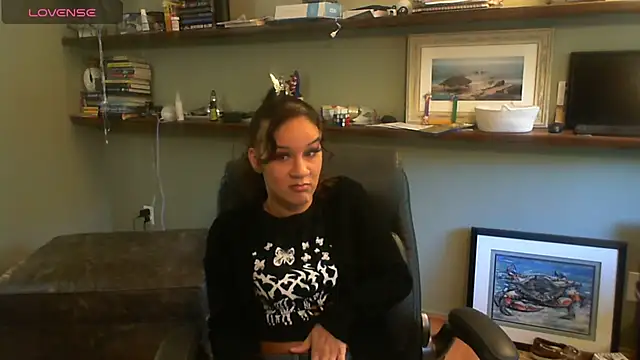 Snapshot of ravensoto chatting on October 16, 2025, 6:05 pm ravensoto online show from October 16, 2025, 6:05 pm