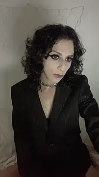 yvessblue online show from November 30, 2025, 4:13 am