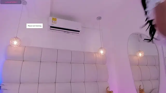 Emili  Jackson online show from December 15, 2025, 3:56 am