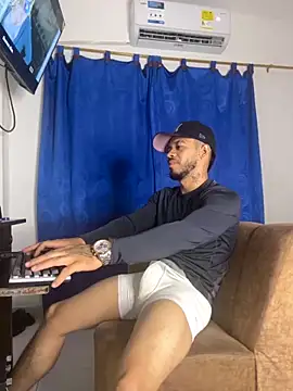 Snapshot of Kylian_Alessandro chatting on November 18, 2025, 12:15 am Kylian Alessandro online show from November 18, 2025, 12:15 am