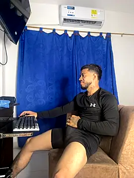 Snapshot of Kylian_Alessandro chatting on December 3, 2025, 6:47 am Kylian Alessandro online show from December 3, 2025, 6:47 am