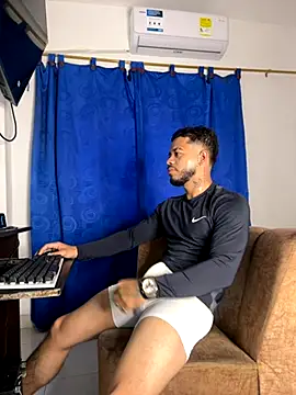 Snapshot of Kylian_Alessandro chatting on November 26, 2025, 11:32 am Kylian Alessandro online show from November 26, 2025, 11:32 am