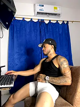 Snapshot of Kylian_Alessandro chatting on November 5, 2025, 5:21 am Kylian Alessandro online show from November 5, 2025, 5:21 am