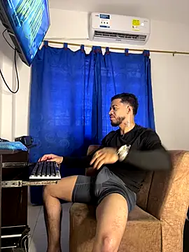 Snapshot of Kylian_Alessandro chatting on December 4, 2025, 3:11 pm Kylian Alessandro online show from December 4, 2025, 3:11 pm