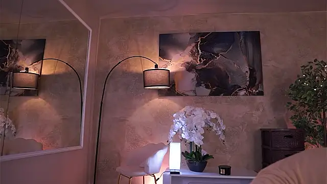 TiffanyBlaize online show from February 14, 2026, 7:47 pm