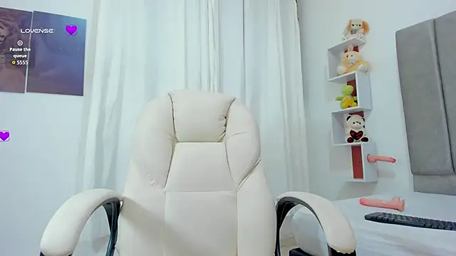 Snapshot of Miaa_Star1 chatting on November 6, 2025, 1:15 pm Miaa Star1 online show from November 6, 2025, 1:15 pm