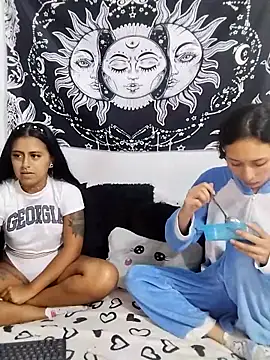 Snapshot of abby_n_emily chatting on May 9, 2026, 1:25 pm abby n emily online show from May 9, 2026, 1:25 pm