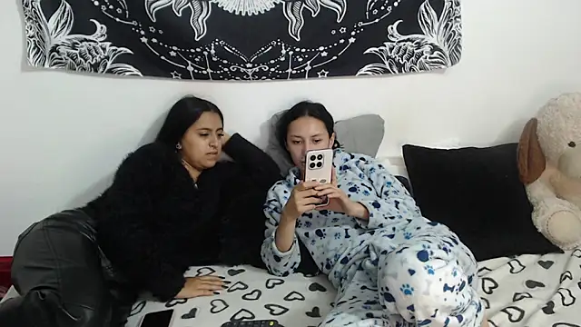 Snapshot of abby_n_emily chatting on May 19, 2026, 1:29 pm abby n emily online show from May 19, 2026, 1:29 pm