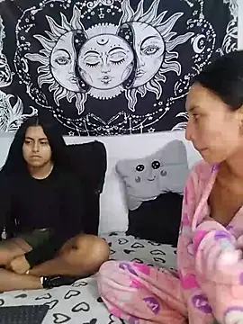 Snapshot of abby_n_emily chatting on May 27, 2026, 1:29 pm abby n emily online show from May 27, 2026, 1:29 pm