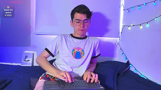 dani angel dark online show from December 19, 2025, 9:06 pm