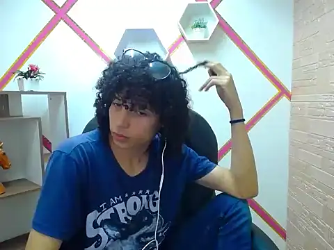 Snapshot of Mike_Miiller_ chatting on October 29, 2025, 5:34 pm Mike Miiller online show from October 29, 2025, 5:34 pm