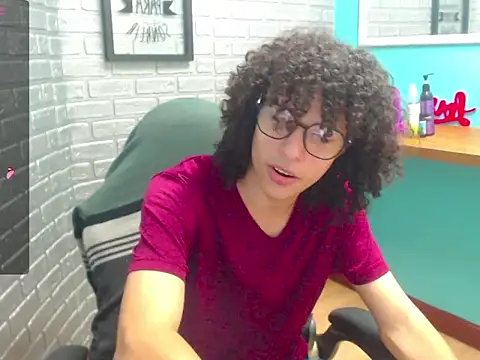 Snapshot of Mike_Miiller_ chatting on December 15, 2025, 6:58 pm Mike Miiller online show from December 15, 2025, 6:58 pm