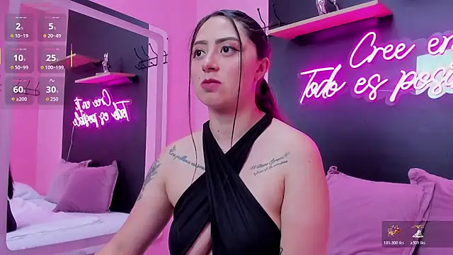 JuliethCruz  online show from October 24, 2025, 5:45 pm