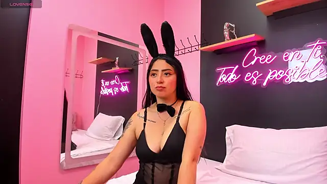 JuliethCruz  online show from October 31, 2025, 5:09 pm