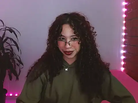 Snapshot of Medussa3033 chatting on November 2, 2025, 2:16 am Medussa3033 online show from November 2, 2025, 2:16 am